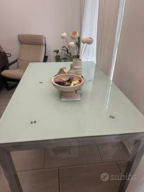 Tavolo in vetro allungabile