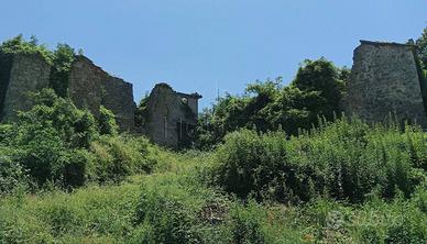 Rustico / Casale di 250 m² con più di 5 locali e b