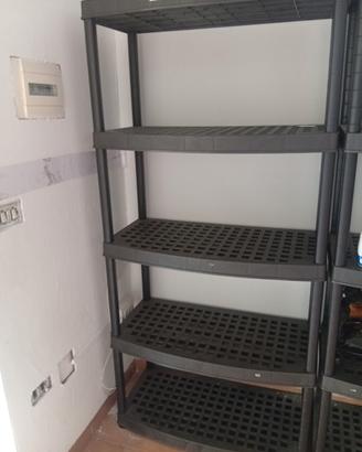 scaffali