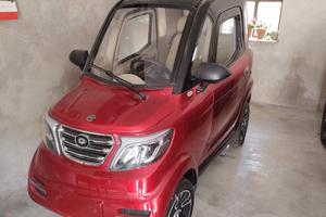 Scooter elettrico cabinato