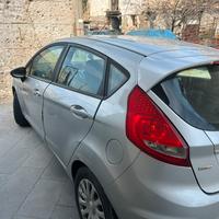 FORD FIESTA MOTORE DANNEGGIATO