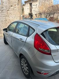 FORD FIESTA MOTORE DANNEGGIATO