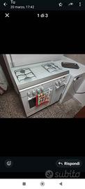Cucina 4 fuochi con forno a gas e cappa +pensile