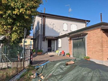 Immobile in asta di 299 m² con 4 locali e box auto