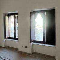 Finestre in legno con scuri