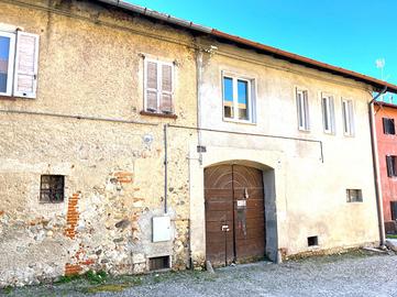 CASA DI CORTE A SUMIRAGO