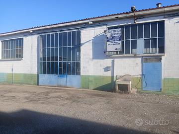 Officina capannone meccanico