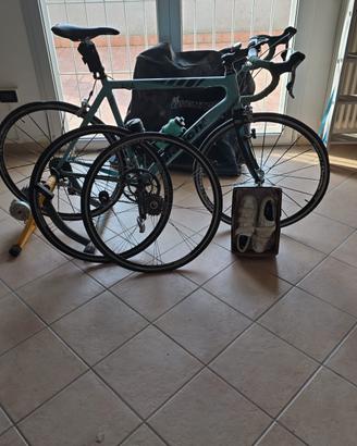 Bicicletta da corsa Bianchi in carbonio 