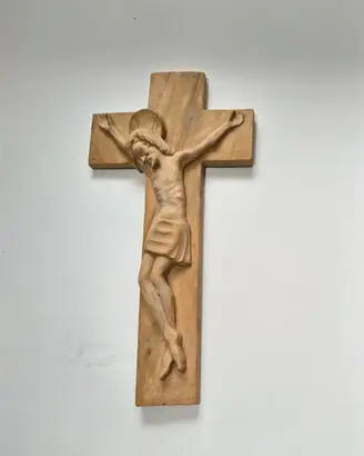 crocifisso in legno, scolpito a mano. F