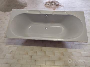 VASCA IN VETRORESINA