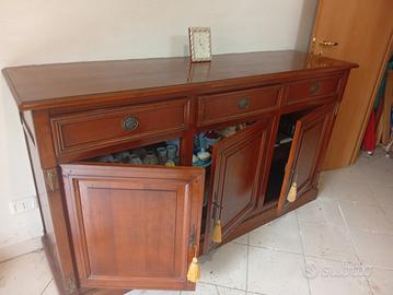 credenza in stile classico