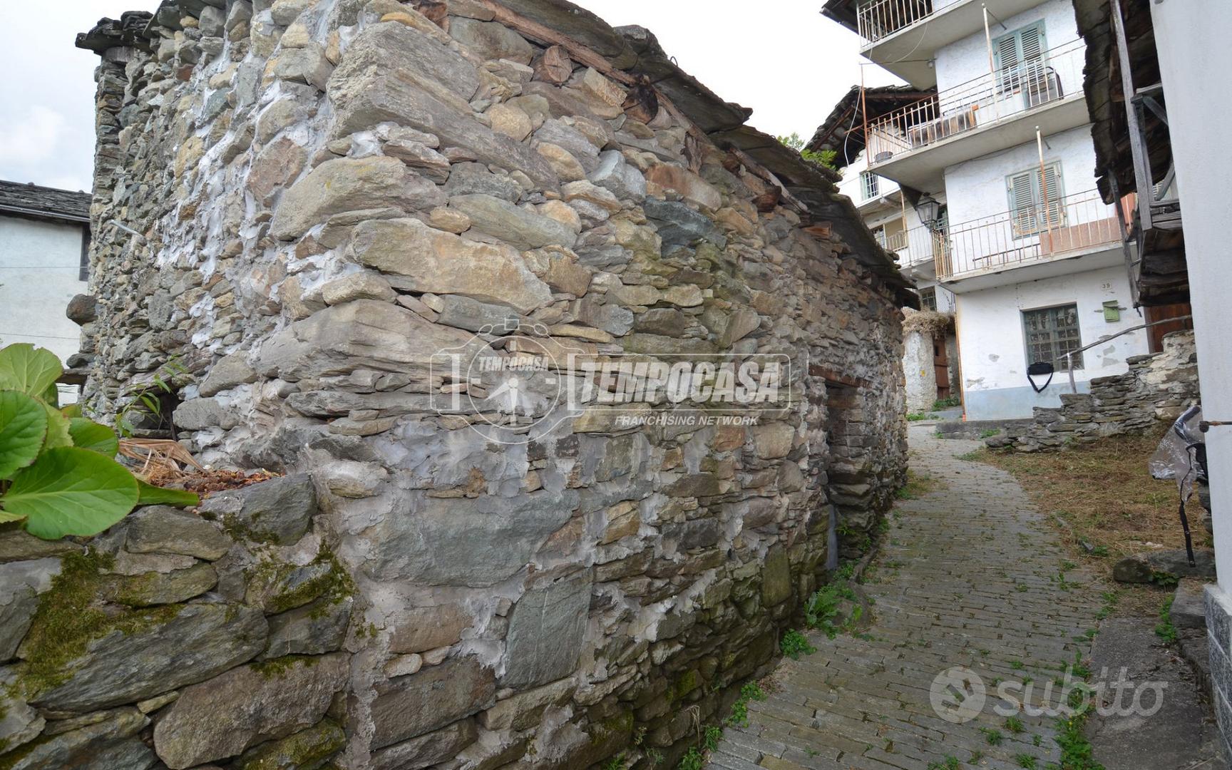 SOLUZIONE DA RISTRUTTURARE CON GIARDINO - Vista 2