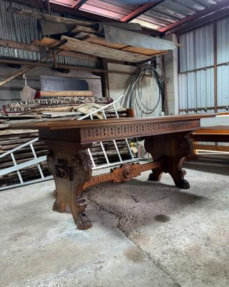 Tavolo in Legno Massello intagliato