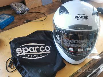 casco e giubbotto