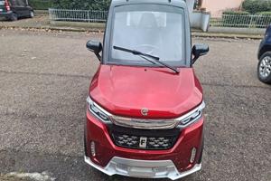 Mini car elettrica monoposto per anziani
