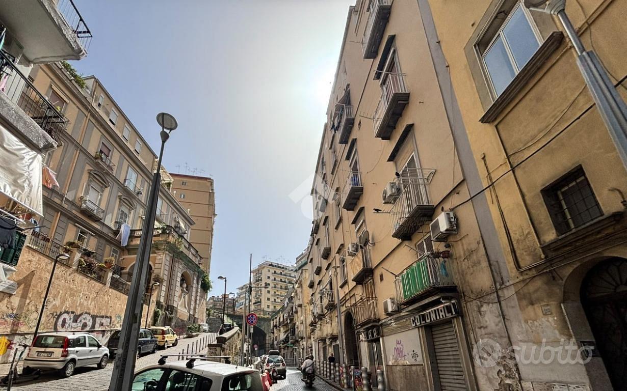 NEGOZIO A NAPOLI - Vista 2
