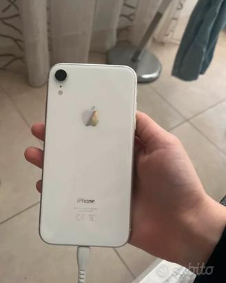 iphone xr con schermo da cambiare