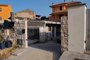 Usini. Fabbricato in costruzione