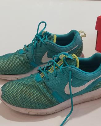Nike ROSHERUN  NM BR  size 9