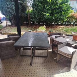 Tavolo e sedie da giardino