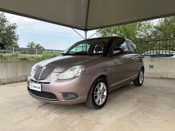 LANCIA Ypsilon 1.2 69 CV Platino OK NEOP INTERNI