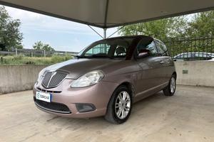 LANCIA Ypsilon 1.2 69 CV Platino OK NEOP INTERNI