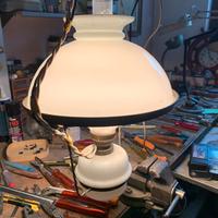 Lampione in vetro opalino, integro.