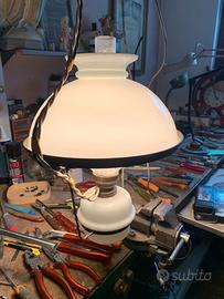 Lampione in vetro opalino, integro.