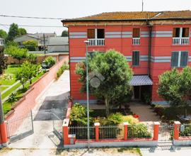 VILLA SINGOLA A BAGNOLO SAN VITO