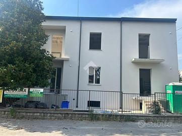 2 LOCALI A PARMA