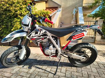 Motard 125 AJP