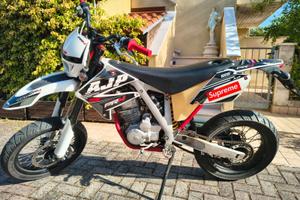 Motard 125 AJP