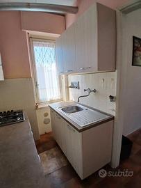 Cucina lineare componibile in buone condizioni.