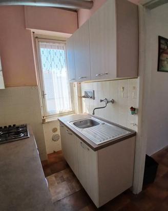 Cucina lineare componibile in buone condizioni.