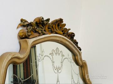 A specchiera stile Liberty