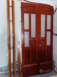 Portone in legno massello.