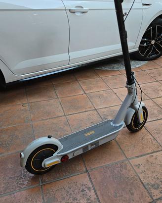 Monopattino nimebot g30