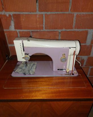 Macchina da cucire Necchi mod 267