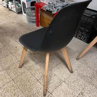 sedie nere in buono stato