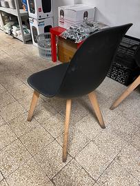 sedie nere in buono stato