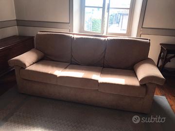 Divano a tre posti