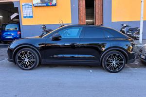 Porsxhe Macan electric 4