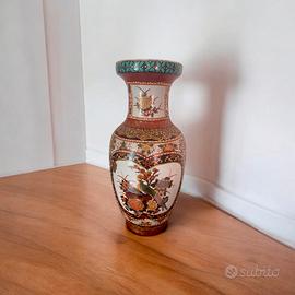 Vaso antico in Ceramica decorato e colorato a mano