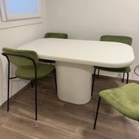 Tavolo+ 4 sedie vendibili separatamente