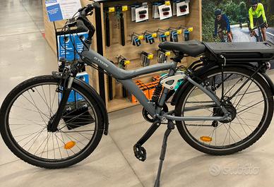 Bici btwin elettrica con ammortizzatore.