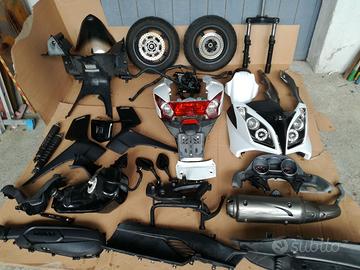 Kymco Downtown 125 ricambi vari