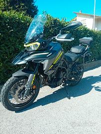 Moto Benelli 702x