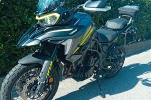 Moto Benelli 702x