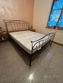 Letto matrimoniale in ferro