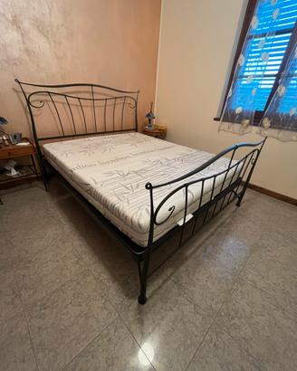 Letto matrimoniale in ferro